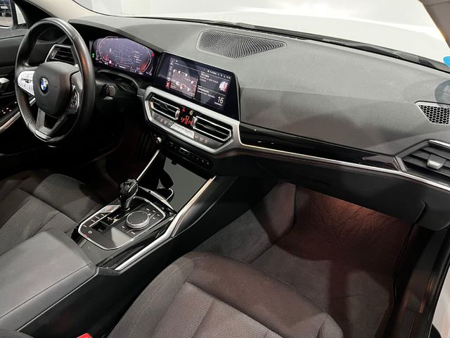 BMW Serie 3 320d Touring color Blanco. Año 2020. 140KW(190CV). Diésel. En concesionario Unicars Ponent de Lleida