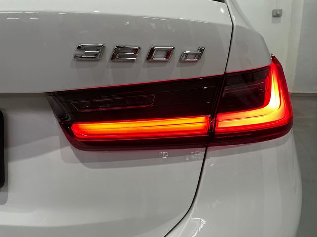 BMW Serie 3 320d Touring color Blanco. Año 2020. 140KW(190CV). Diésel. En concesionario Unicars Ponent de Lleida