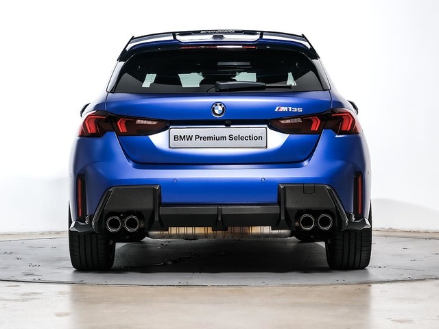 BMW Serie 1 M135i color Azul. Año 2024. 221KW(300CV). Gasolina. En concesionario Oliva Motor Tarragona de Tarragona