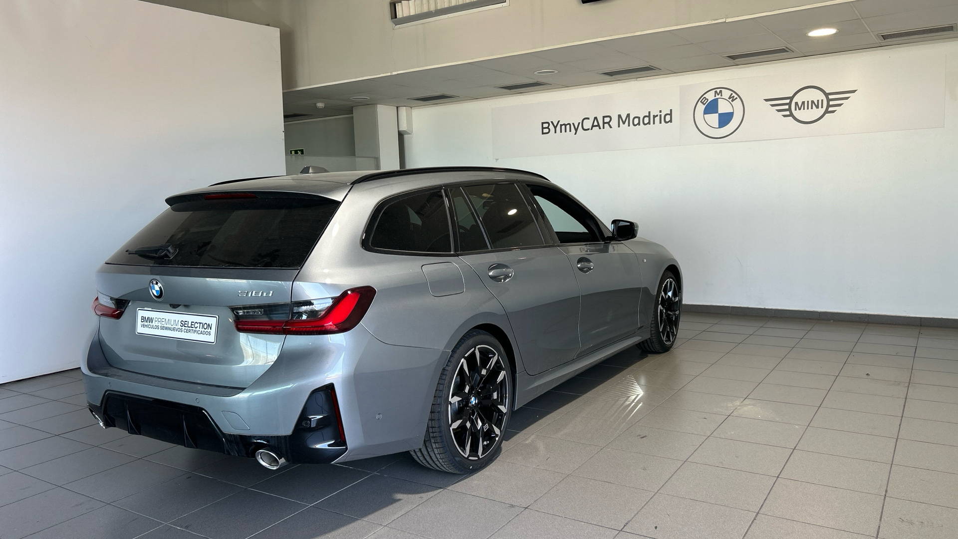 BMW Serie 3 318d Touring color Gris. Año 2025. 110KW(150CV). Diésel. En concesionario BYmyCAR Madrid - Alcalá de Madrid