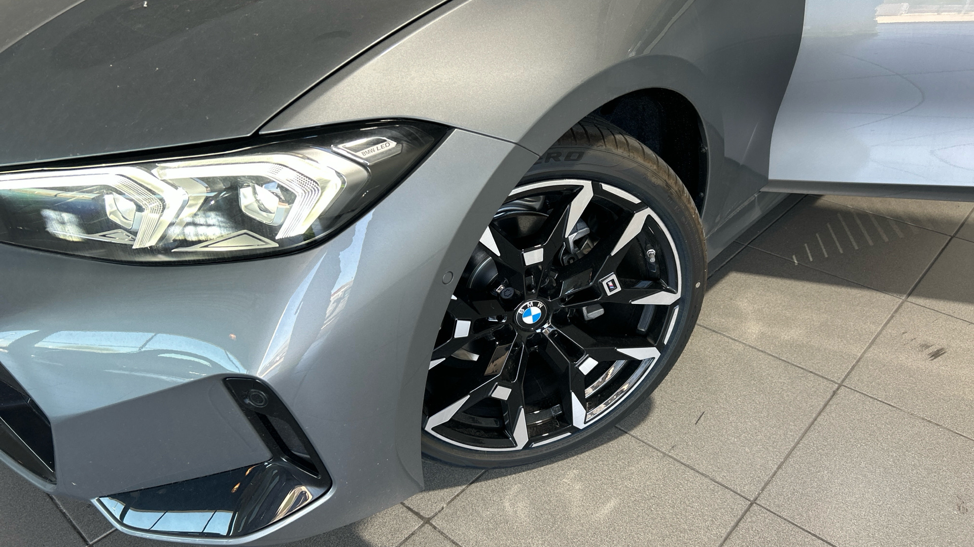 BMW Serie 3 318d Touring color Gris. Año 2025. 110KW(150CV). Diésel. En concesionario BYmyCAR Madrid - Alcalá de Madrid