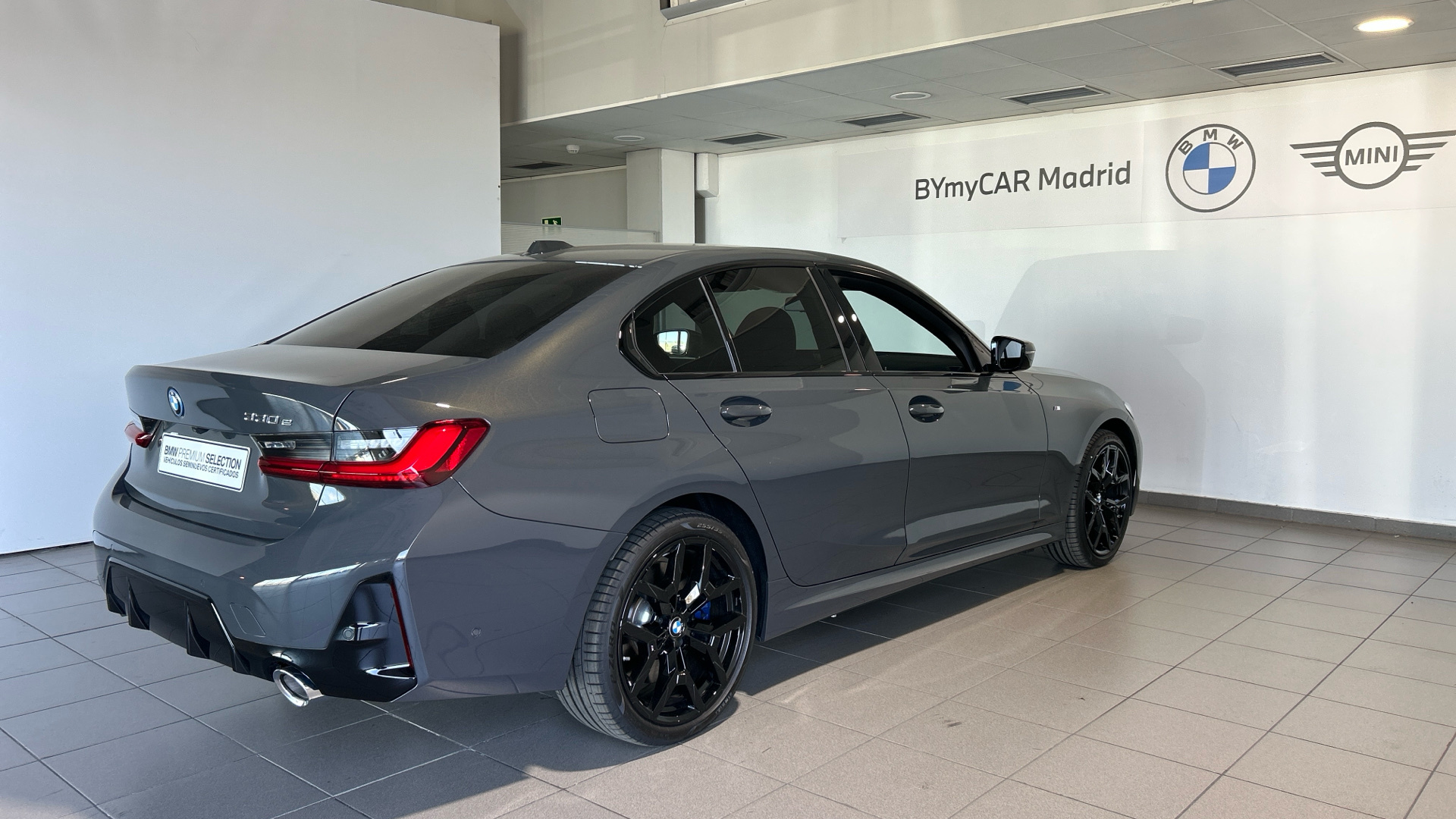 BMW Serie 3 330e color Gris. Año 2025. 215KW(292CV). Híbrido Electro/Gasolina. En concesionario BYmyCAR Madrid - Alcalá de Madrid