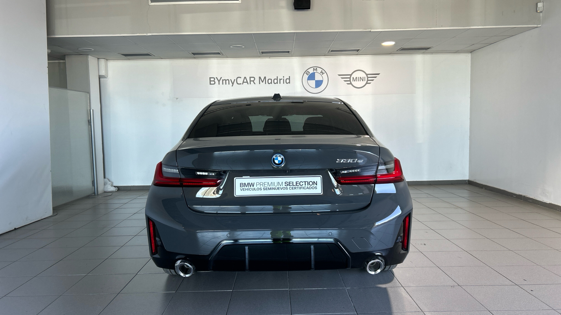 BMW Serie 3 330e color Gris. Año 2025. 215KW(292CV). Híbrido Electro/Gasolina. En concesionario BYmyCAR Madrid - Alcalá de Madrid