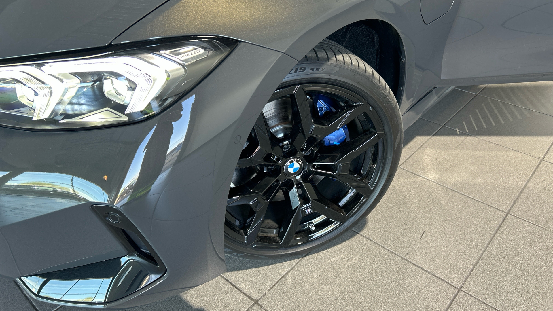 BMW Serie 3 330e color Gris. Año 2025. 215KW(292CV). Híbrido Electro/Gasolina. En concesionario BYmyCAR Madrid - Alcalá de Madrid