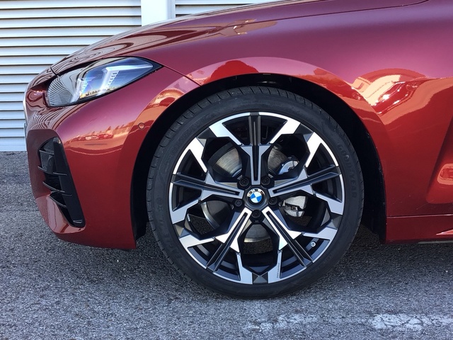 BMW Serie 4 420d Cabrio color Rojo. Año 2025. 140KW(190CV). Diésel. En concesionario BYmyCAR Madrid - Alcalá de Madrid