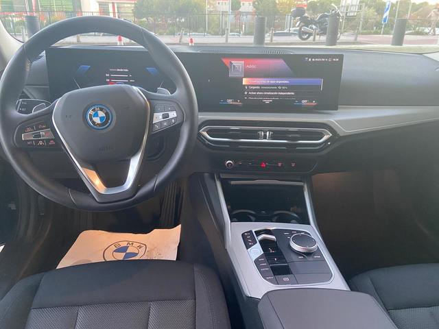 BMW Serie 3 330e Touring color Gris. Año 2025. 215KW(292CV). Híbrido Electro/Gasolina. En concesionario BYmyCAR Madrid - Algete de Madrid