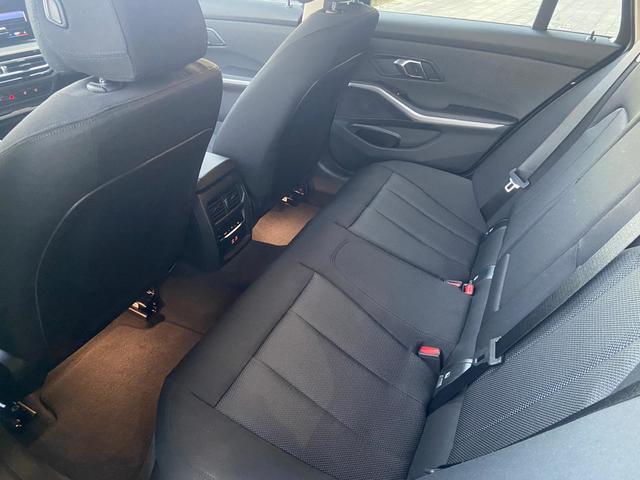 BMW Serie 3 330e Touring color Gris. Año 2025. 215KW(292CV). Híbrido Electro/Gasolina. En concesionario BYmyCAR Madrid - Algete de Madrid