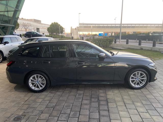 BMW Serie 3 330e Touring color Gris. Año 2025. 215KW(292CV). Híbrido Electro/Gasolina. En concesionario BYmyCAR Madrid - Algete de Madrid