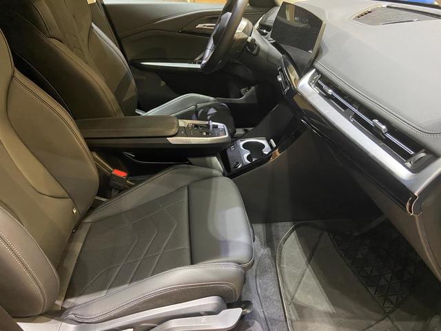 BMW iX1 xDrive30 color Negro. Año 2025. 230KW(313CV). Eléctrico. En concesionario BYmyCAR Madrid - Algete de Madrid