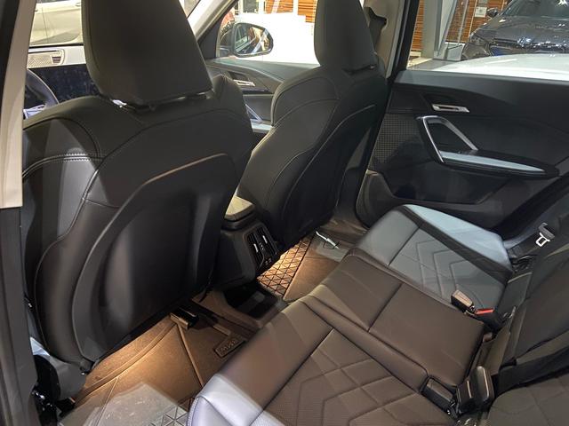 BMW iX1 xDrive30 color Negro. Año 2025. 230KW(313CV). Eléctrico. En concesionario BYmyCAR Madrid - Algete de Madrid