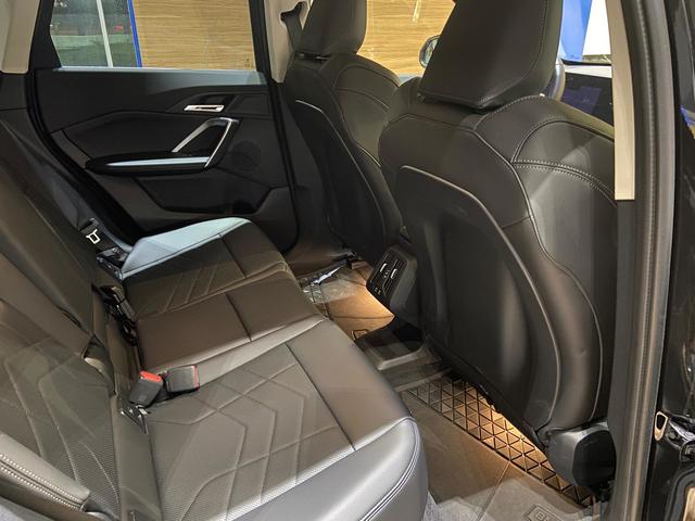 BMW iX1 xDrive30 color Negro. Año 2025. 230KW(313CV). Eléctrico. En concesionario BYmyCAR Madrid - Algete de Madrid