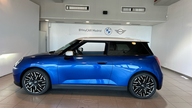 fotoG 2 del MINI MINI 3 Puertas Cooper SE 160 kW (218 CV) 218cv Eléctrico del 2025 en Madrid