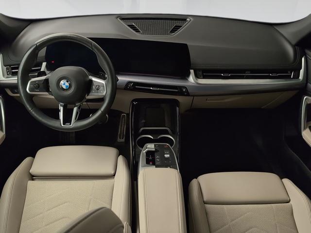 BMW X1 sDrive20i color Azul. Año 2024. 125KW(170CV). Gasolina. En concesionario Automotor Premium Velázquez - Málaga de Málaga