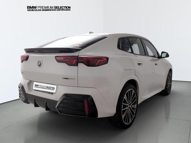 BMW X2 sDrive20i color Blanco. Año 2024. 125KW(170CV). Gasolina. En concesionario Automotor Premium Marbella - Málaga de Málaga