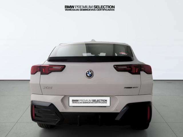 BMW X2 sDrive20i color Blanco. Año 2024. 125KW(170CV). Gasolina. En concesionario Automotor Premium Marbella - Málaga de Málaga