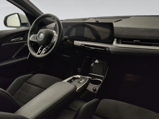 BMW X2 sDrive20i color Blanco. Año 2024. 125KW(170CV). Gasolina. En concesionario Automotor Premium Marbella - Málaga de Málaga