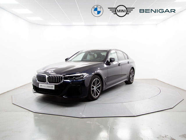 BMW Serie 5 520d color Negro. Año 2021. 140KW(190CV). Diésel. En concesionario Móvil Begar Alicante de Alicante