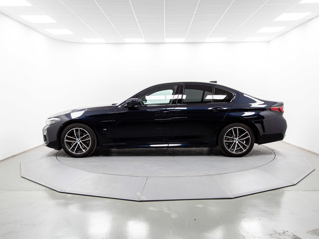 BMW Serie 5 520d color Negro. Año 2021. 140KW(190CV). Diésel. En concesionario Móvil Begar Alicante de Alicante