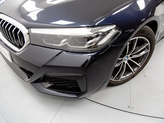 BMW Serie 5 520d color Negro. Año 2021. 140KW(190CV). Diésel. En concesionario Móvil Begar Alicante de Alicante