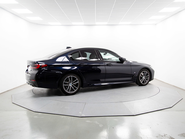 BMW Serie 5 520d color Negro. Año 2021. 140KW(190CV). Diésel. En concesionario Móvil Begar Alicante de Alicante