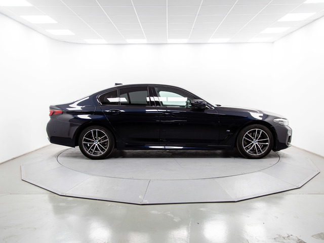 BMW Serie 5 520d color Negro. Año 2021. 140KW(190CV). Diésel. En concesionario Móvil Begar Alicante de Alicante