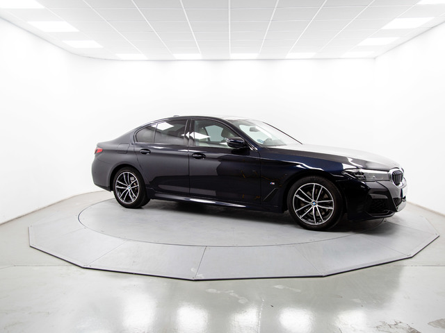 BMW Serie 5 520d color Negro. Año 2021. 140KW(190CV). Diésel. En concesionario Móvil Begar Alicante de Alicante
