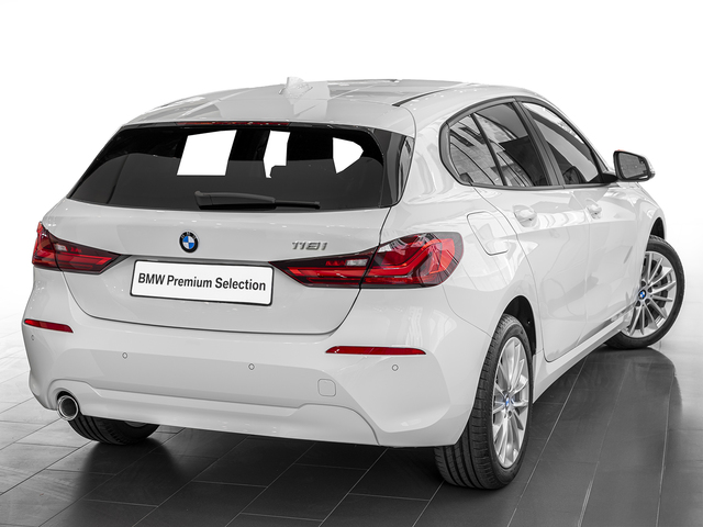 BMW Serie 1 118i color Blanco. Año 2022. 103KW(140CV). Gasolina. En concesionario Caetano Cuzco, Salvatierra de Madrid
