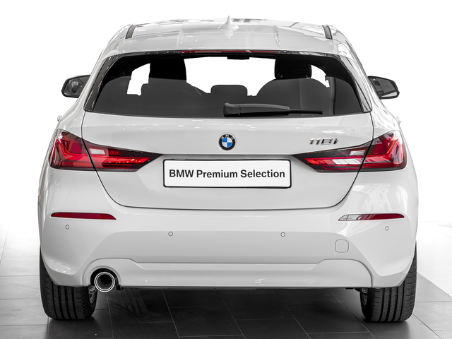 BMW Serie 1 118i color Blanco. Año 2022. 103KW(140CV). Gasolina. En concesionario Caetano Cuzco, Salvatierra de Madrid