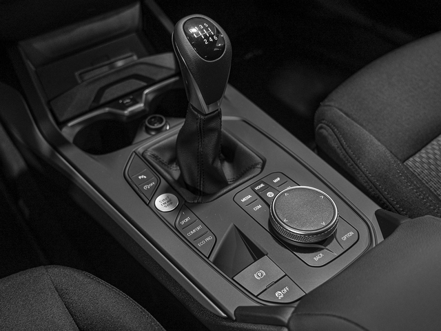 BMW Serie 1 118i color Blanco. Año 2022. 103KW(140CV). Gasolina. En concesionario Caetano Cuzco, Salvatierra de Madrid