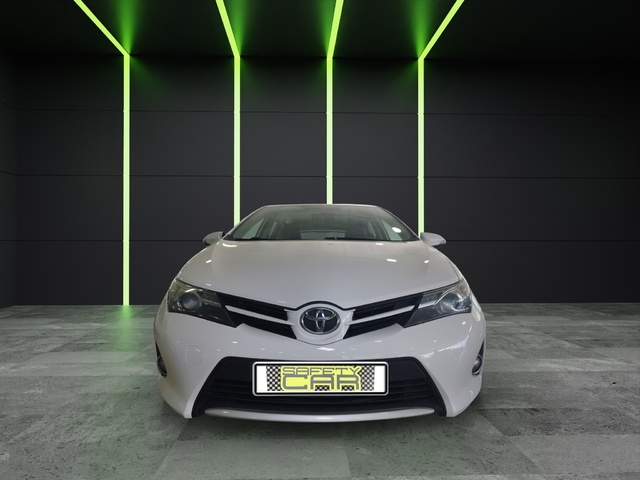 Toyota Auris 90D Business 66 kW (90 CV)