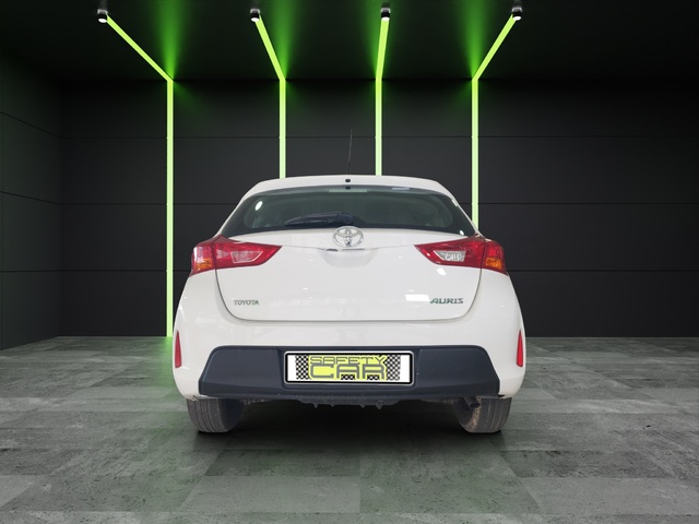Toyota Auris 90D Business 66 kW (90 CV)
