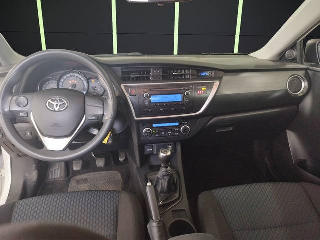 Toyota Auris 90D Business 66 kW (90 CV)