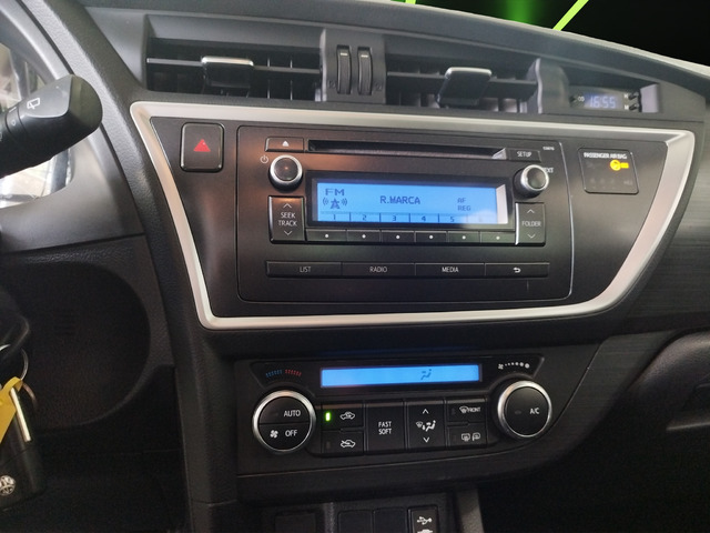 Toyota Auris 90D Business 66 kW (90 CV)