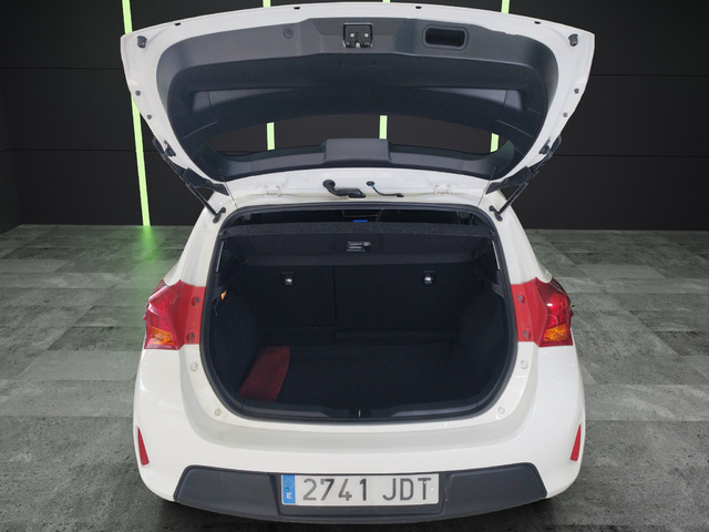 Toyota Auris 90D Business 66 kW (90 CV)
