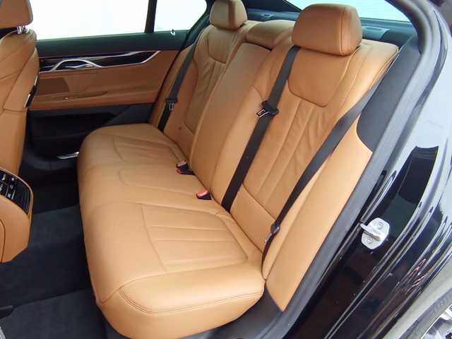 BMW Serie 7 730d color Negro. Año 2021. 210KW(286CV). Diésel. En concesionario Augusta Aragon S.A. de Zaragoza