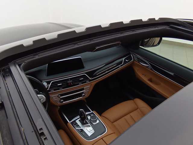 BMW Serie 7 730d color Negro. Año 2021. 210KW(286CV). Diésel. En concesionario Augusta Aragon S.A. de Zaragoza