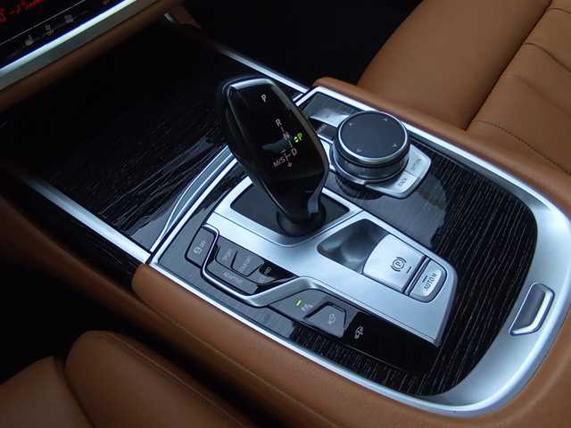 BMW Serie 7 730d color Negro. Año 2021. 210KW(286CV). Diésel. En concesionario Augusta Aragon S.A. de Zaragoza