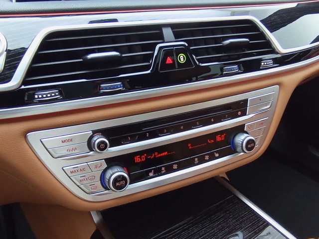 BMW Serie 7 730d color Negro. Año 2021. 210KW(286CV). Diésel. En concesionario Augusta Aragon S.A. de Zaragoza