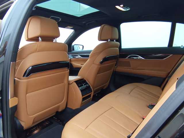 BMW Serie 7 730d color Negro. Año 2021. 210KW(286CV). Diésel. En concesionario Augusta Aragon S.A. de Zaragoza