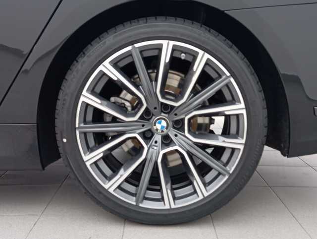 BMW Serie 7 730d color Negro. Año 2021. 210KW(286CV). Diésel. En concesionario Augusta Aragon S.A. de Zaragoza