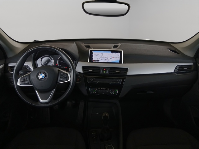 BMW X1 sDrive18d color Negro. Año 2022. 110KW(150CV). Diésel. En concesionario GANDIA Automoviles Fersan, S.A. de Valencia