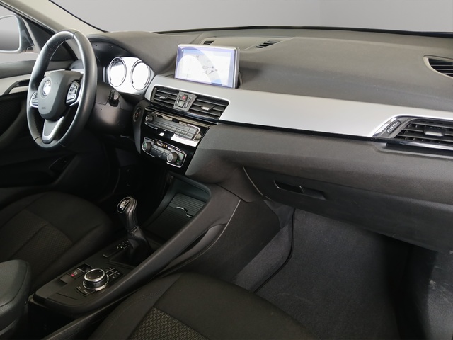 BMW X1 sDrive18d color Negro. Año 2022. 110KW(150CV). Diésel. En concesionario GANDIA Automoviles Fersan, S.A. de Valencia