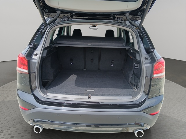 BMW X1 sDrive18d color Negro. Año 2022. 110KW(150CV). Diésel. En concesionario GANDIA Automoviles Fersan, S.A. de Valencia