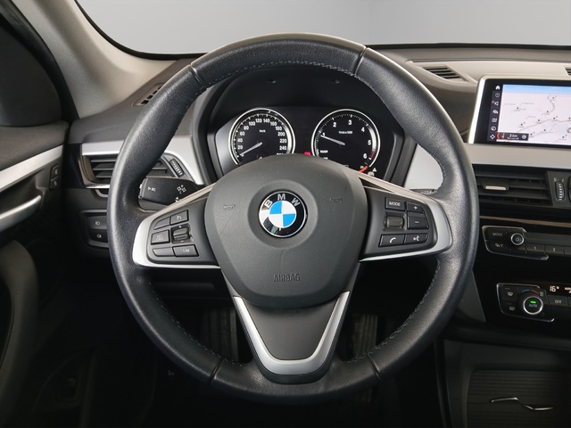 BMW X1 sDrive18d color Negro. Año 2022. 110KW(150CV). Diésel. En concesionario GANDIA Automoviles Fersan, S.A. de Valencia