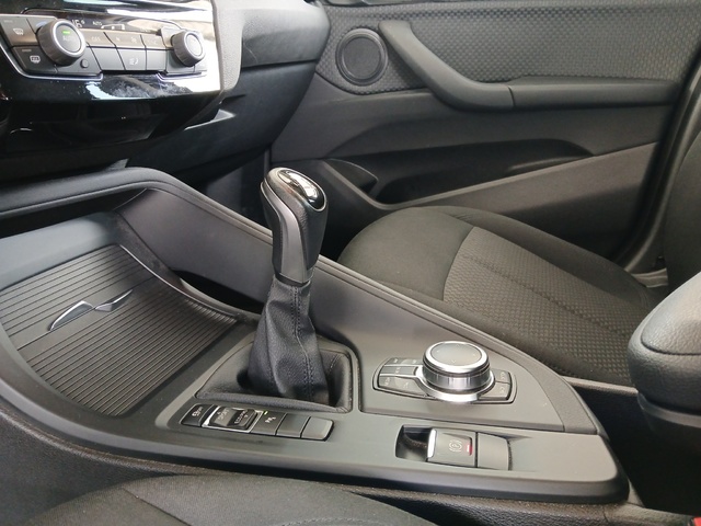 BMW X1 sDrive18d color Negro. Año 2022. 110KW(150CV). Diésel. En concesionario GANDIA Automoviles Fersan, S.A. de Valencia