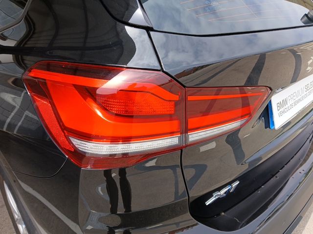 BMW X1 sDrive18d color Negro. Año 2022. 110KW(150CV). Diésel. En concesionario GANDIA Automoviles Fersan, S.A. de Valencia