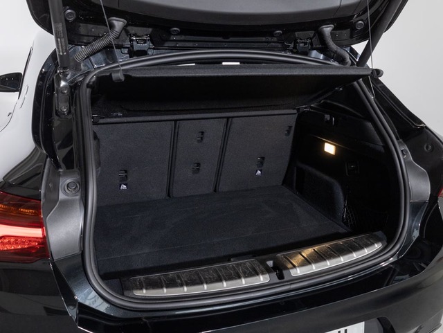 BMW X2 sDrive18d color Negro. Año 2021. 110KW(150CV). Diésel. En concesionario Oliva Motor Girona de Girona