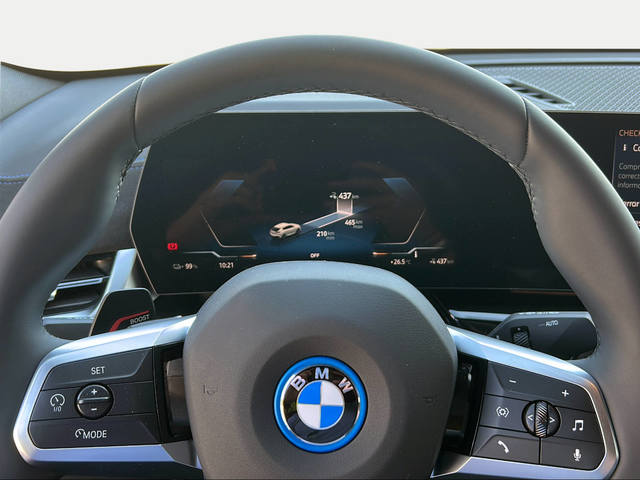BMW iX2 eDrive20 color Blanco. Año 2025. 150KW(204CV). Eléctrico. En concesionario Motri Motor Jaén de Jaén