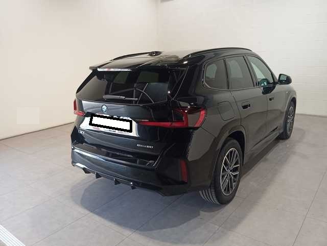 BMW iX1 eDrive20 color Negro. Año 2025. 150KW(204CV). Eléctrico. En concesionario Motri Motor Jaén de Jaén