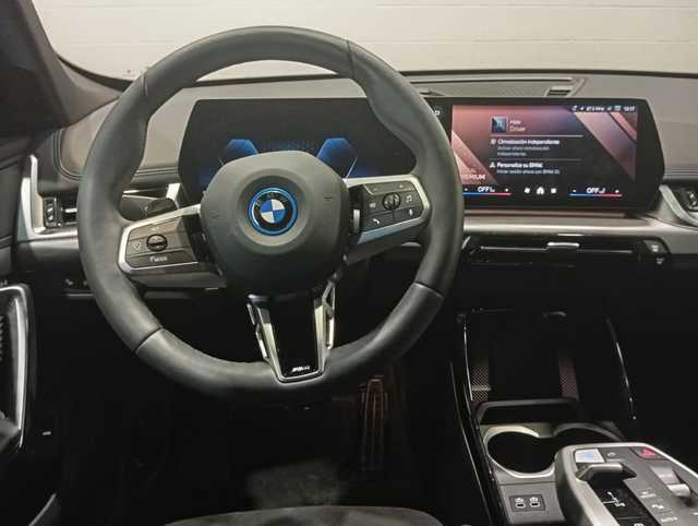 BMW iX1 eDrive20 color Negro. Año 2025. 150KW(204CV). Eléctrico. En concesionario Motri Motor Jaén de Jaén